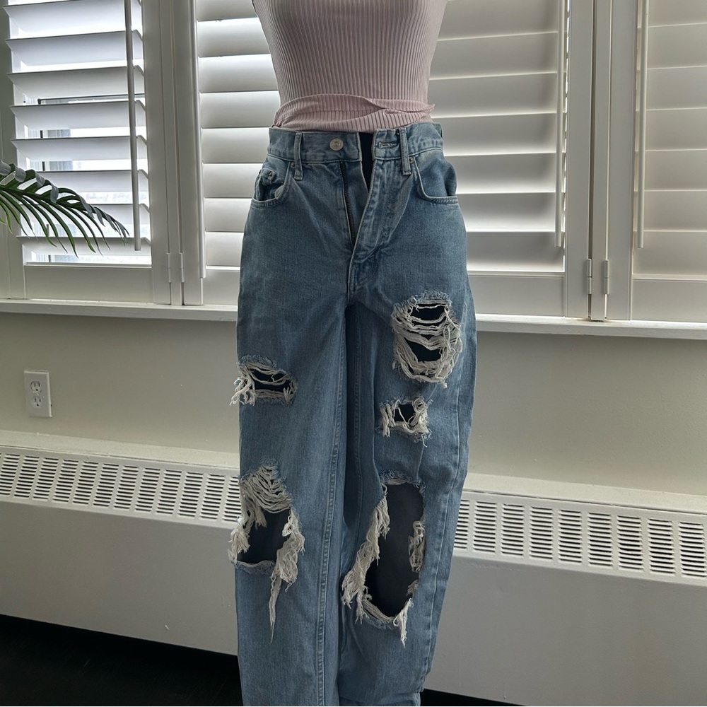 Urban outfitter BDG ripped jeans. Size 25.